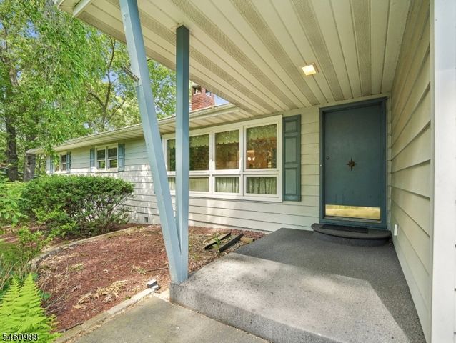 45 Sunset Rd, Bloomingdale Boro, NJ 07403