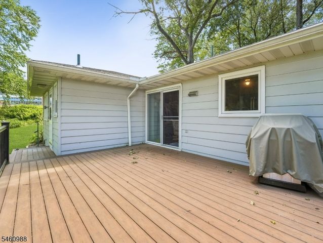 45 Sunset Rd, Bloomingdale Boro, NJ 07403