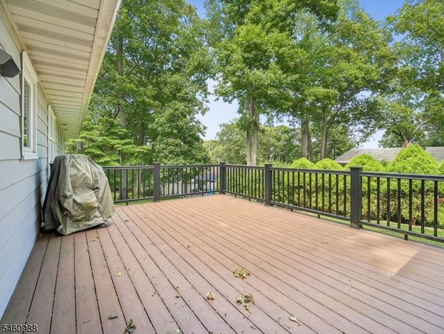 45 Sunset Rd, Bloomingdale Boro, NJ 07403