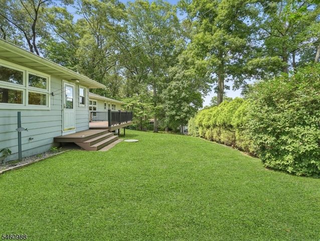 45 Sunset Rd, Bloomingdale Boro, NJ 07403
