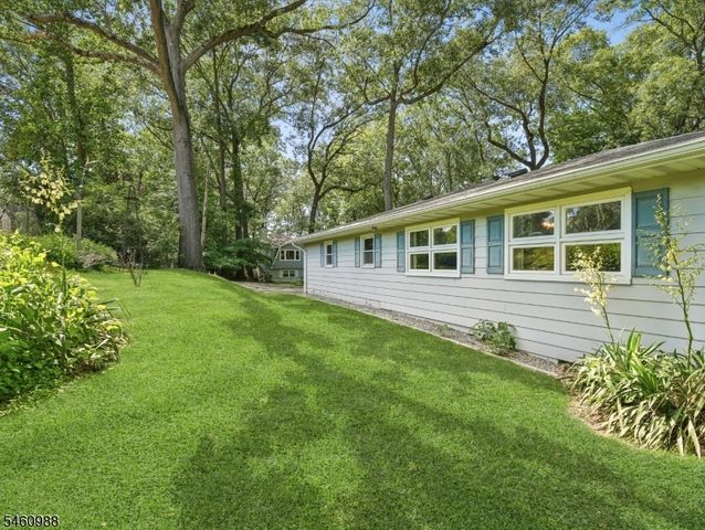 45 Sunset Rd, Bloomingdale Boro, NJ 07403