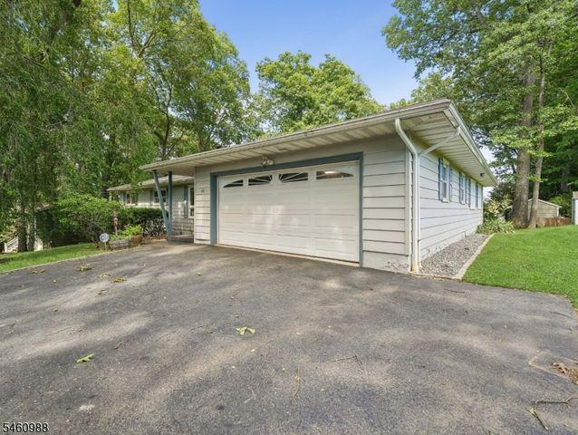 45 Sunset Rd, Bloomingdale Boro, NJ 07403