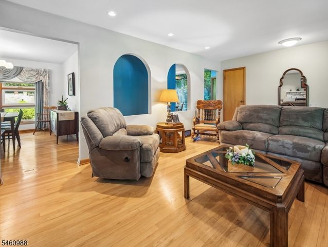 45 Sunset Rd, Bloomingdale Boro, NJ 07403