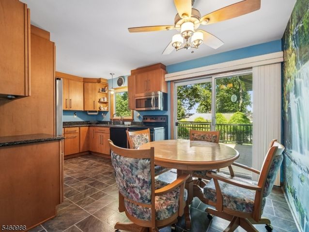 45 Sunset Rd, Bloomingdale Boro, NJ 07403