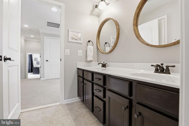 8046 SIDE HILL DR, Warrenton, VA 20187