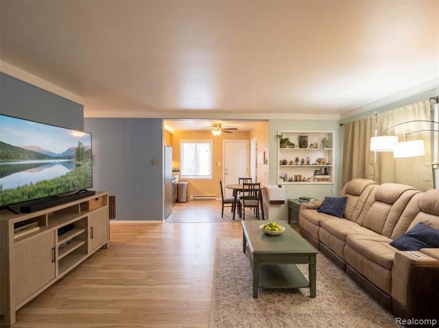 26629 Margaret Street, Roseville, MI 48066