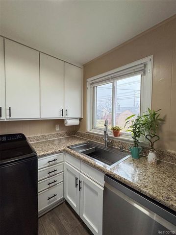 26629 Margaret Street, Roseville, MI 48066