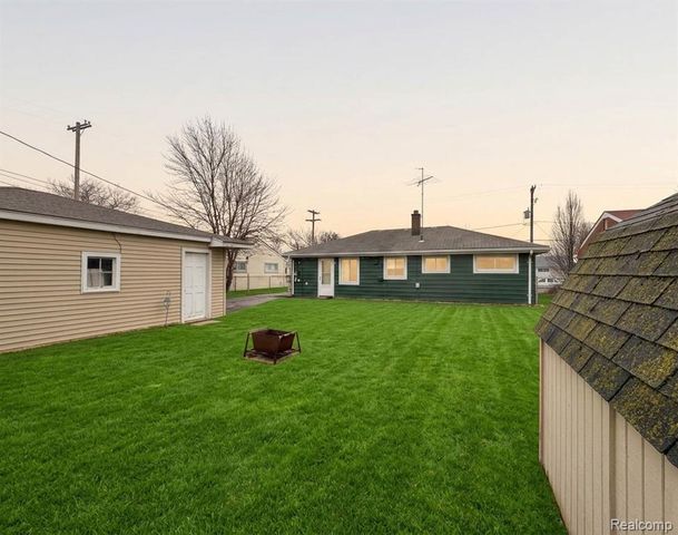 26629 Margaret Street, Roseville, MI 48066