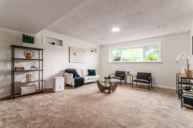 2902 Manola Drive, Columbus, OH 43209