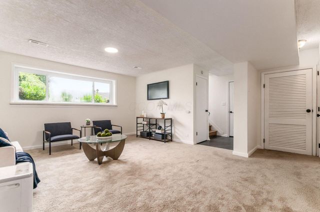 2902 Manola Drive, Columbus, OH 43209