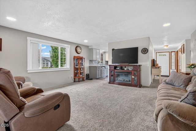 2902 Shasta Drive, Medford, OR 97504