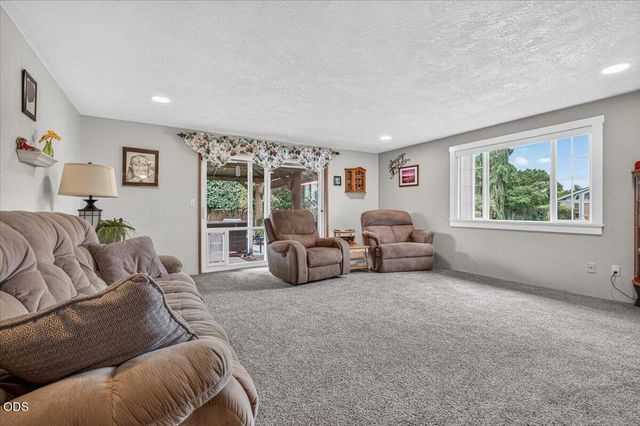 2902 Shasta Drive, Medford, OR 97504