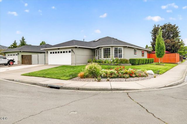 2902 Shasta Drive, Medford, OR 97504