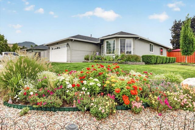 2902 Shasta Drive, Medford, OR 97504