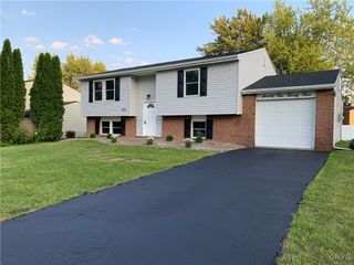 7423 Farmstead Road, Clay, NY 13088