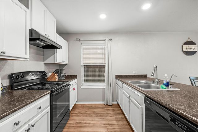 715 Estes PARK, Taylor, TX 76574