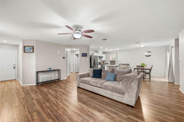 715 Estes PARK, Taylor, TX 76574