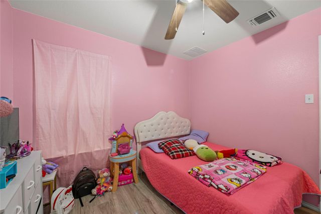 715 Estes PARK, Taylor, TX 76574
