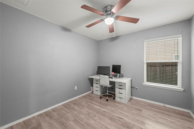715 Estes PARK, Taylor, TX 76574