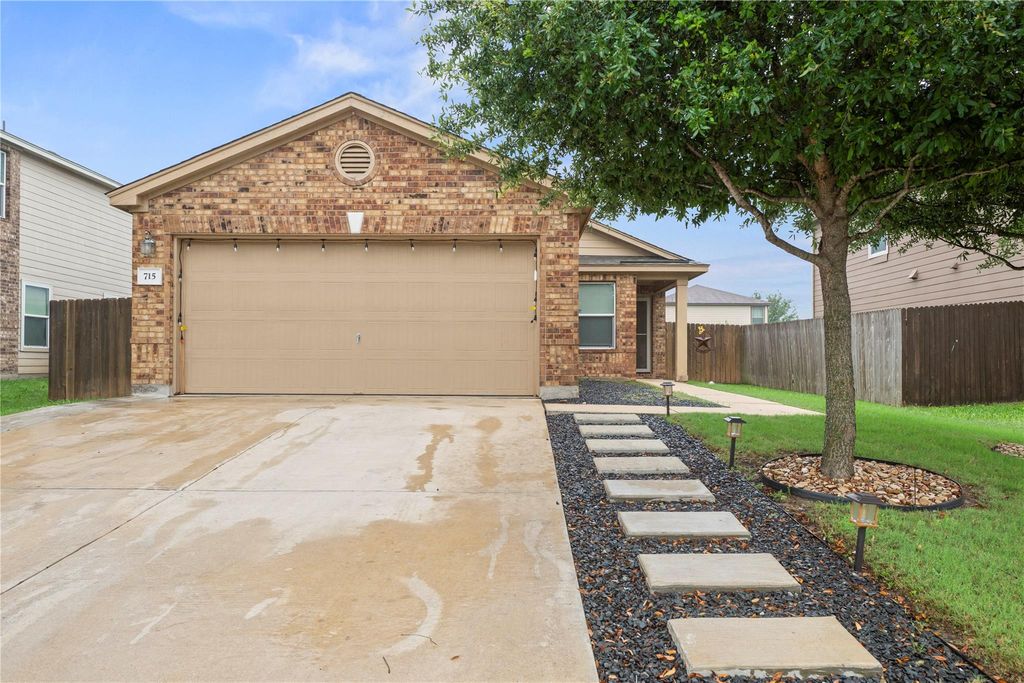 715 Estes PARK, Taylor, TX 76574