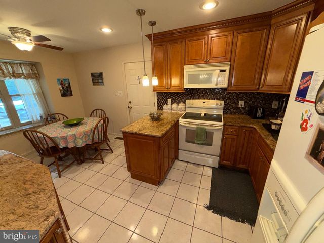 32 BATTERY HILL DR, Voorhees, NJ 08043