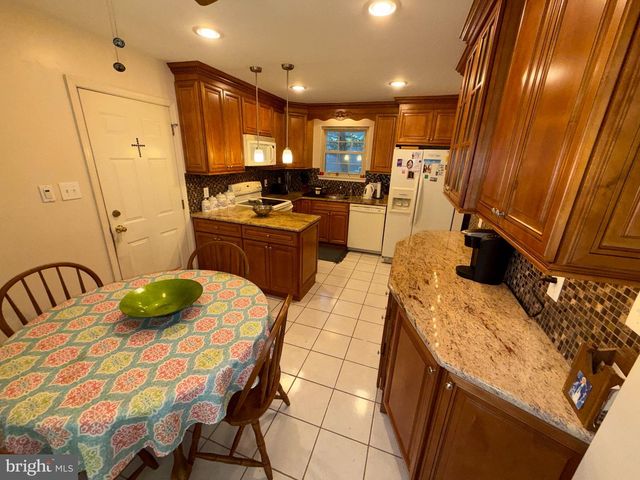32 BATTERY HILL DR, Voorhees, NJ 08043