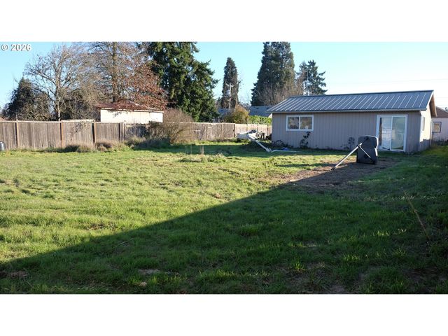 804 W N St, Springfield, OR 97477