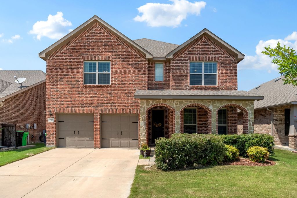 1701 Ridge Creek Lane, Aubrey, TX 76227