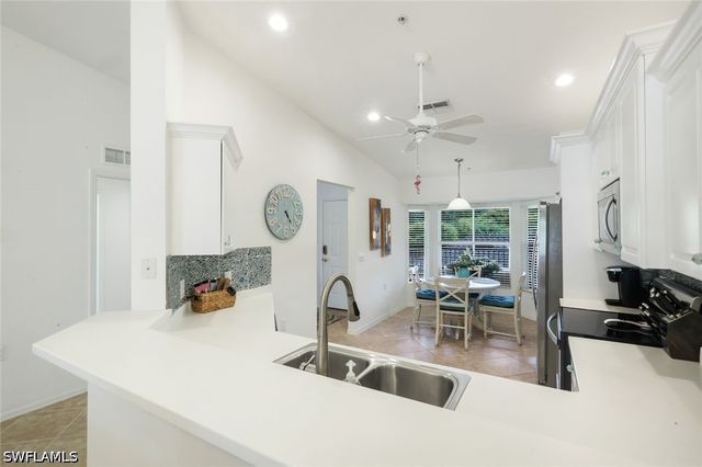 2760 Cypress Trace CIR 2528, Naples, FL 34119