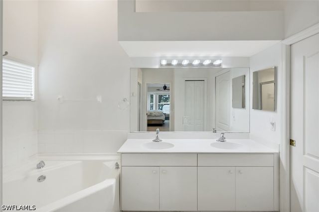 2760 Cypress Trace CIR 2528, Naples, FL 34119