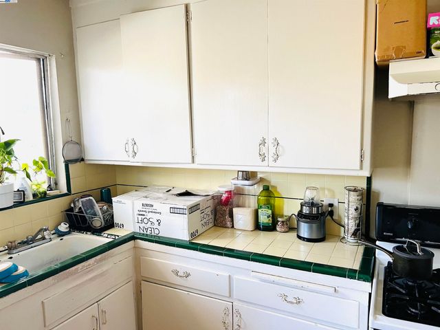 10926 Bancroft Ave, Oakland, CA 94603