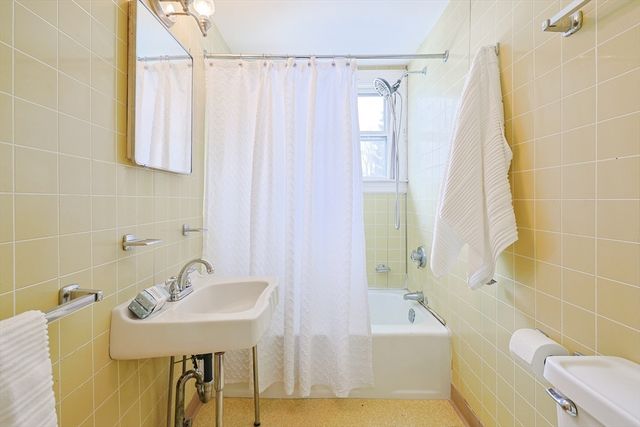 218 High St, North Attleboro, MA 02760