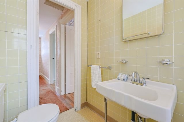 218 High St, North Attleboro, MA 02760