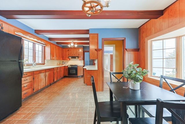 218 High St, North Attleboro, MA 02760