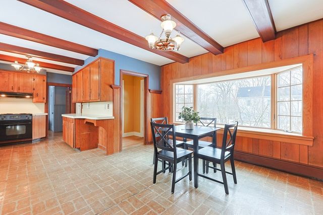 218 High St, North Attleboro, MA 02760