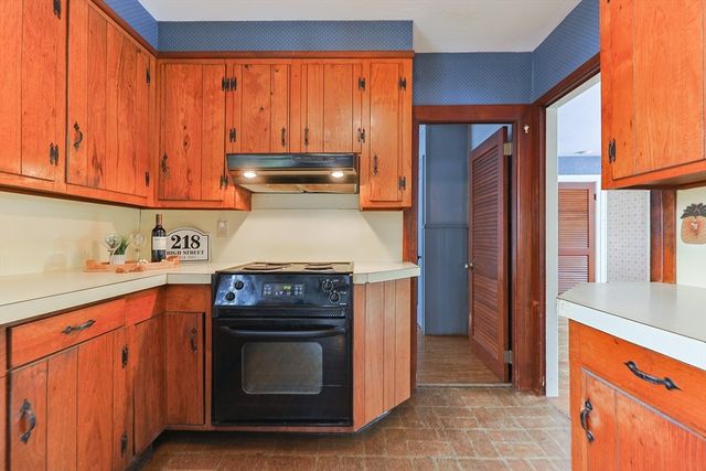 218 High St, North Attleboro, MA 02760