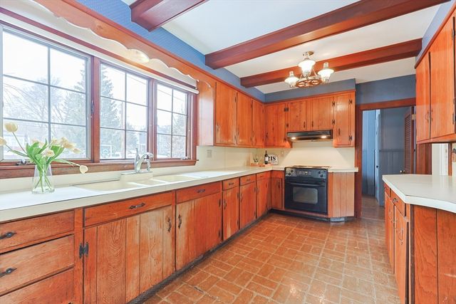 218 High St, North Attleboro, MA 02760