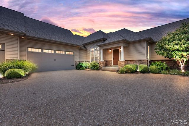 1266 Harmony Lake Drive, St Peters, MO 63376