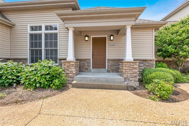 1266 Harmony Lake Drive, St Peters, MO 63376