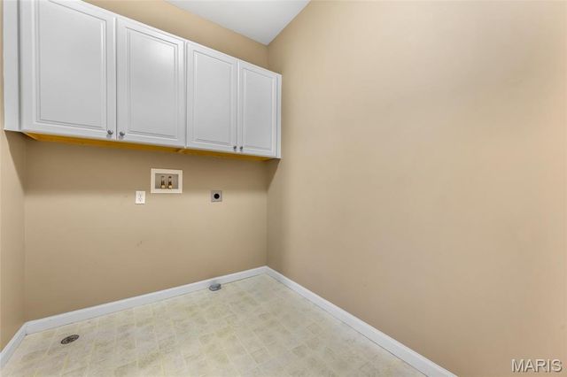 1266 Harmony Lake Drive, St Peters, MO 63376