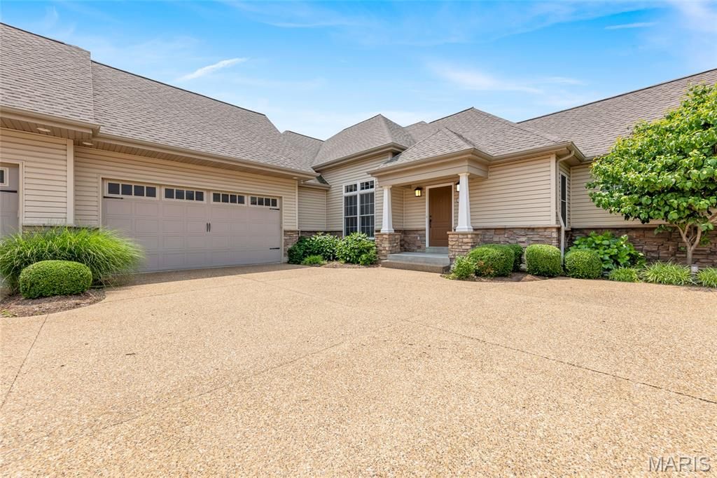 1266 Harmony Lake Drive, St Peters, MO 63376
