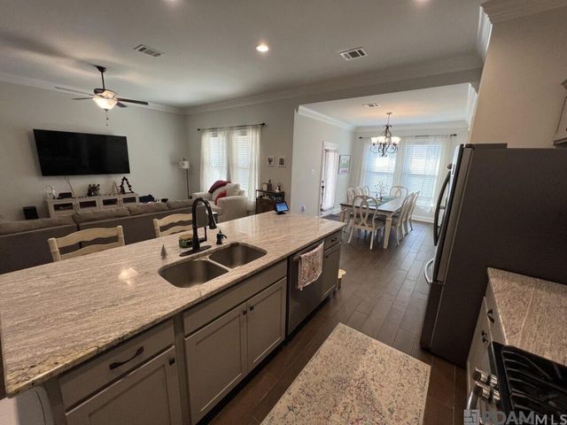 14401 Sterling Oaks Dr, Gonzales, LA 70737