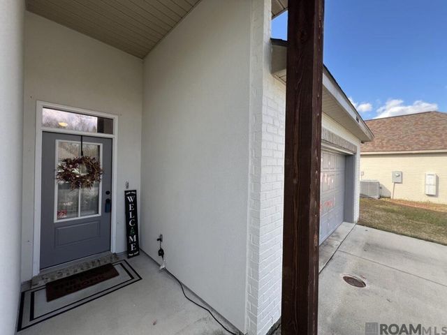 14401 Sterling Oaks Dr, Gonzales, LA 70737