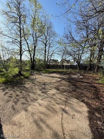 9916 Aetna Road, Cleveland, OH 44105