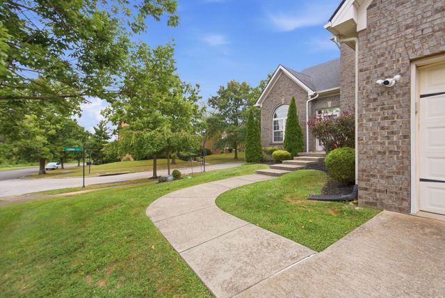 2784 Red Leaf Drive, Lexington, KY 40509