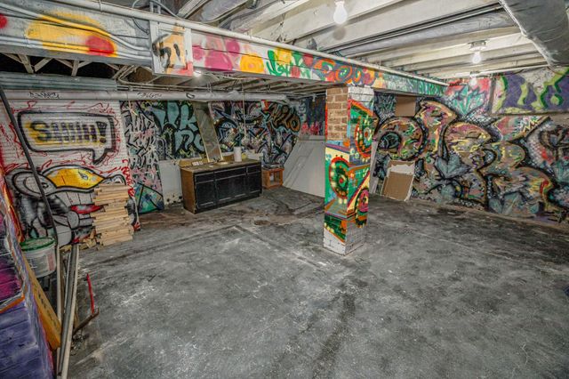 1051 Hudson Road, Saint Paul, MN 55106