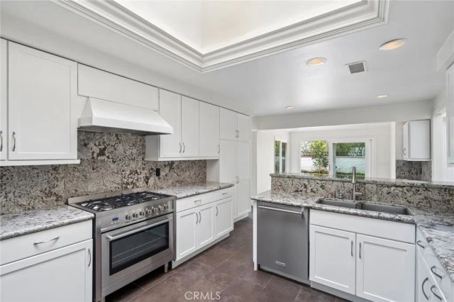 17 Pinehurst, Newport Beach, CA 92660
