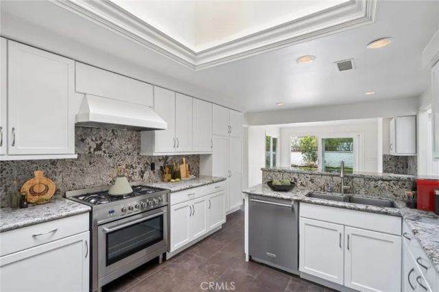 17 Pinehurst, Newport Beach, CA 92660