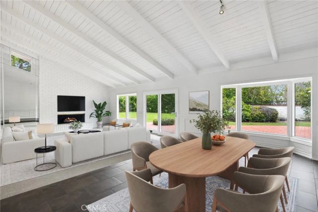 17 Pinehurst, Newport Beach, CA 92660