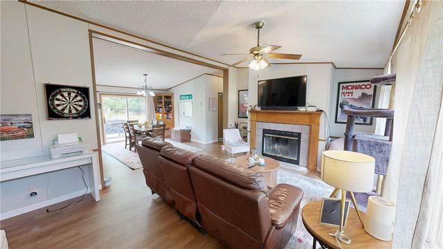 1833 S Hanshew Road, Fayetteville, AR 72701